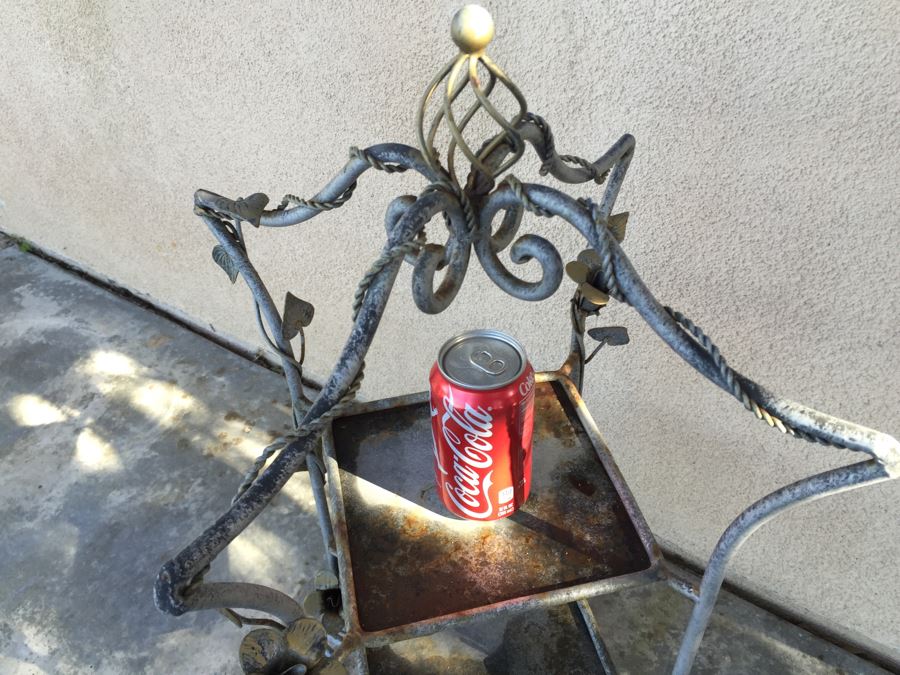 Outdoor Garden Shelf Stand With Vine Motif [Photo 4]