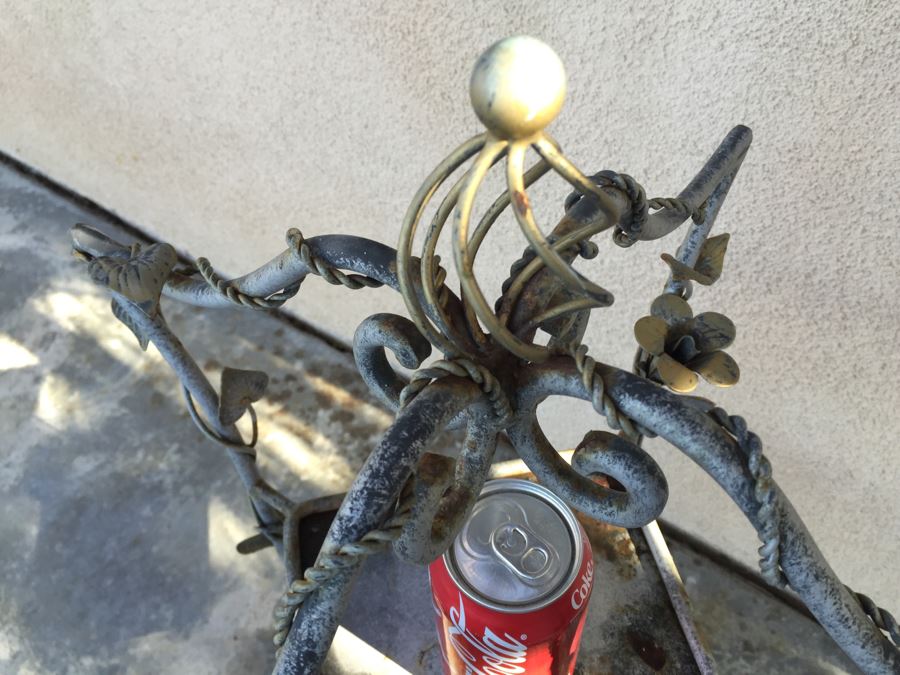 Outdoor Garden Shelf Stand With Vine Motif [Photo 5]