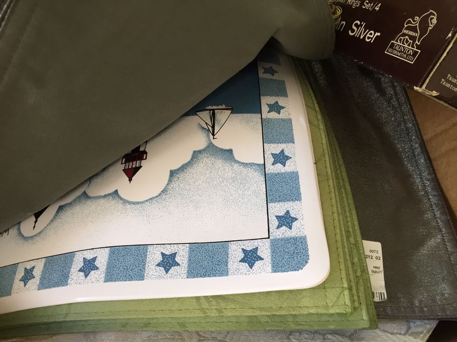 Box Filled With Placemats, Napkins & Napkin Rings Mostly New [Photo 5]