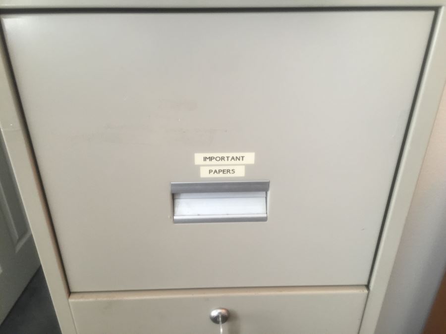 Metal 4-Drawer Filing Cabinet [Photo 4]