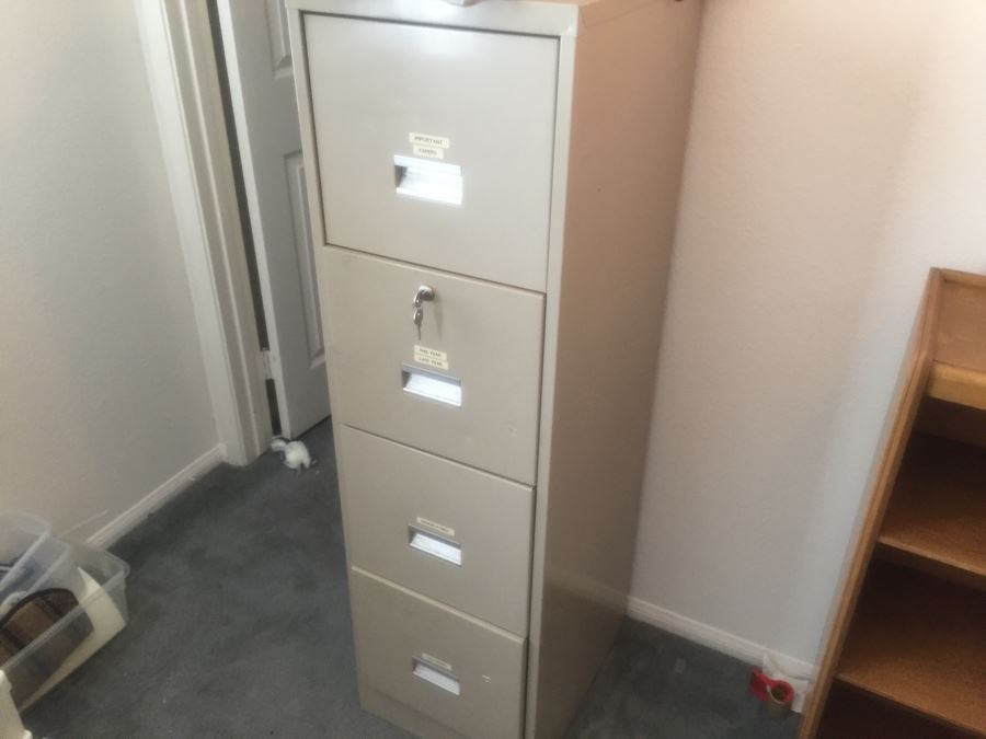 Metal 4-Drawer Filing Cabinet [Photo 5]