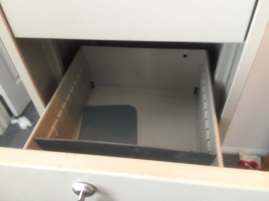 Metal 4-Drawer Filing Cabinet [Photo 3]