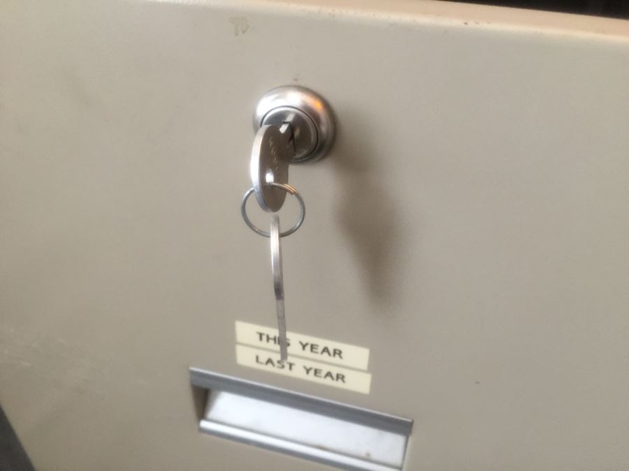 Metal 4-Drawer Filing Cabinet [Photo 2]