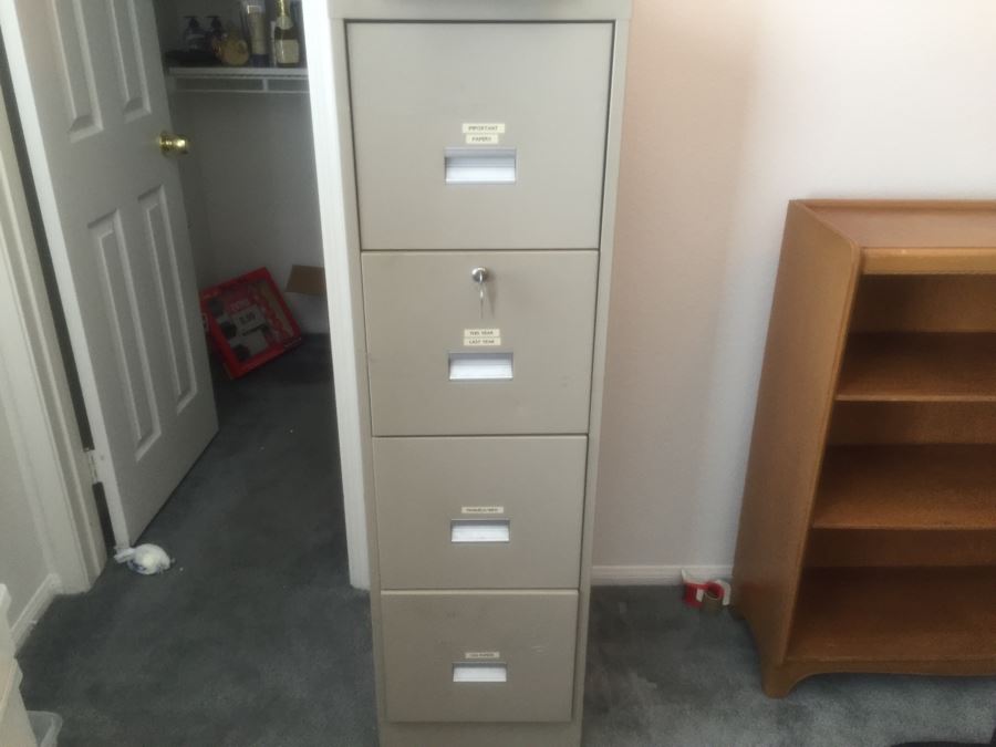 Metal 4-Drawer Filing Cabinet [Photo 1]