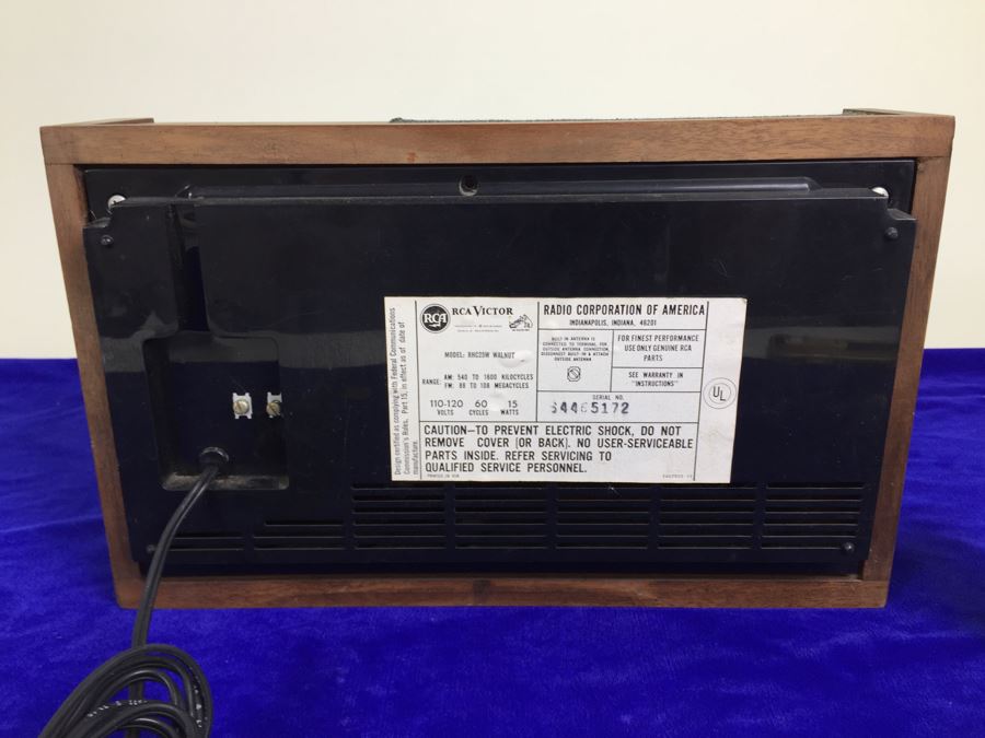 Vintage RCA Victor Solid State Radio Model RHC25W In Walnut Cabinet Working [Photo 7]