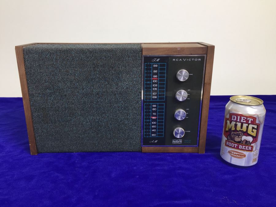 Vintage RCA Victor Solid State Radio Model RHC25W In Walnut Cabinet Working [Photo 1]