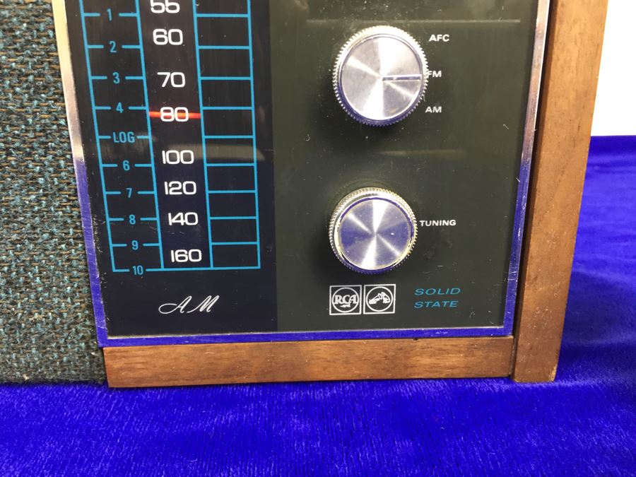 Vintage RCA Victor Solid State Radio Model RHC25W In Walnut Cabinet Working [Photo 6]