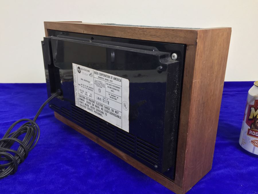 Vintage RCA Victor Solid State Radio Model RHC25W In Walnut Cabinet Working [Photo 8]