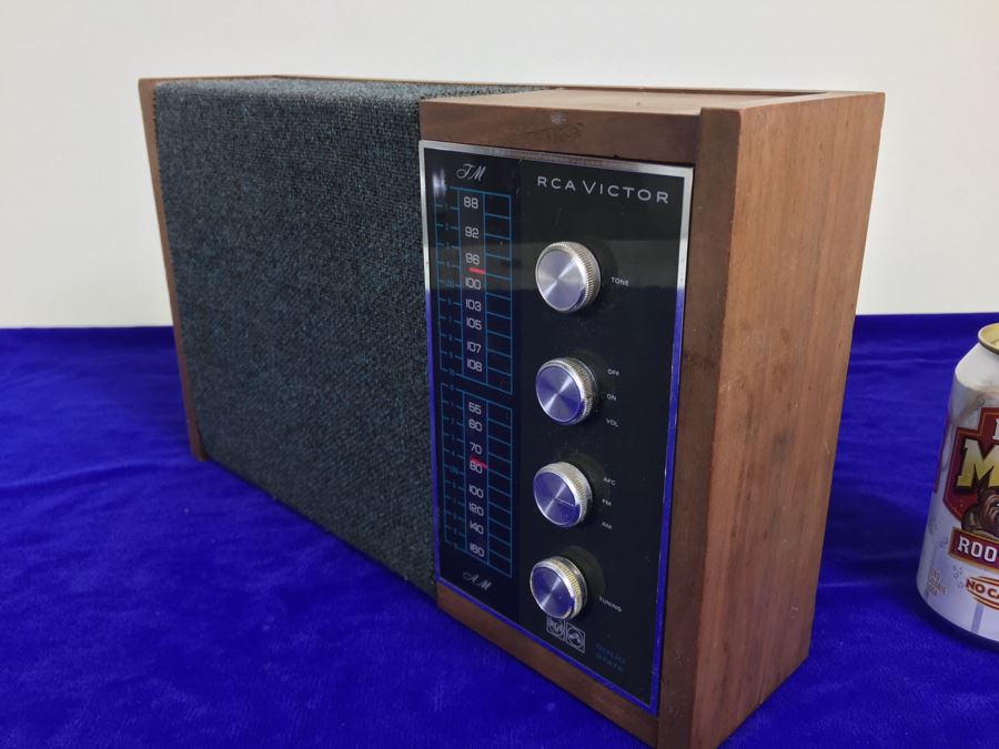 Vintage RCA Victor Solid State Radio Model RHC25W In Walnut Cabinet Working [Photo 2]