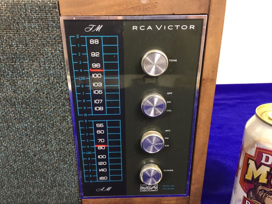 Vintage RCA Victor Solid State Radio Model RHC25W In Walnut Cabinet Working [Photo 5]