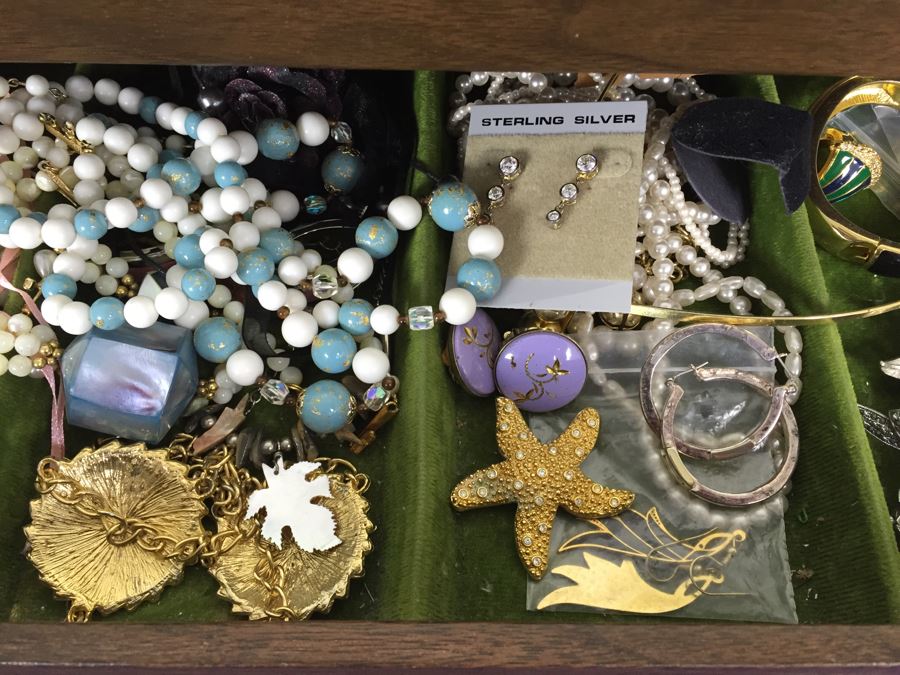 Vintage Tabletop Jewelry Box With 2-Drawers Filled With Costume Jewelry [Photo 10]