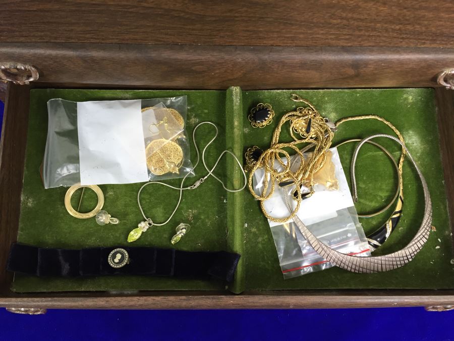 Vintage Tabletop Jewelry Box With 2-Drawers Filled With Costume Jewelry [Photo 15]