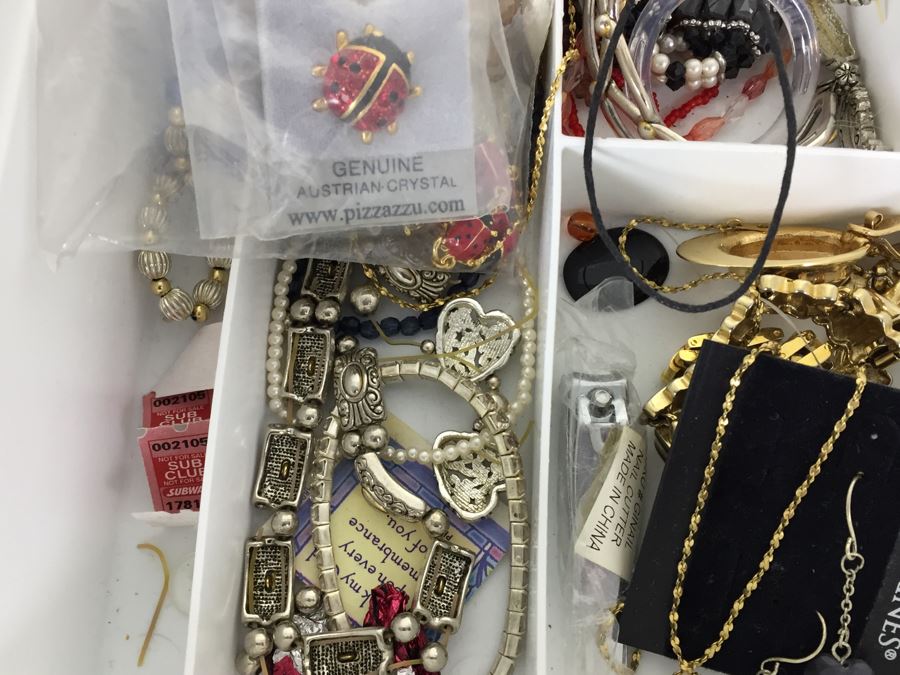 Vintage Tabletop Jewelry Box With 2-Drawers Filled With Costume Jewelry [Photo 21]