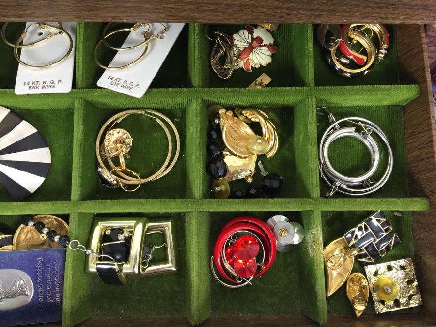 Vintage Tabletop Jewelry Box With 2-Drawers Filled With Costume Jewelry [Photo 14]