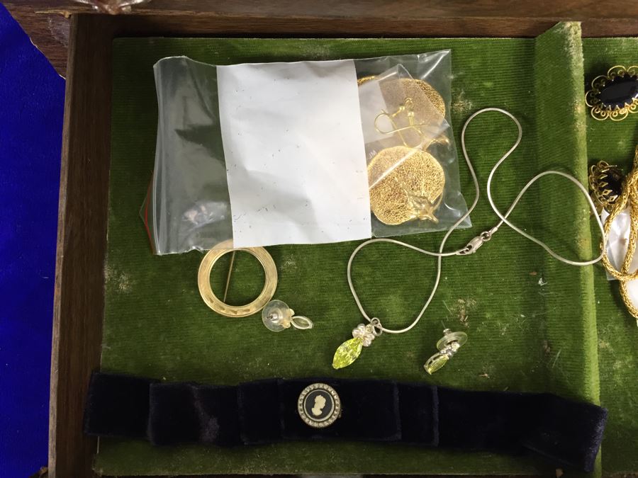 Vintage Tabletop Jewelry Box With 2-Drawers Filled With Costume Jewelry [Photo 16]