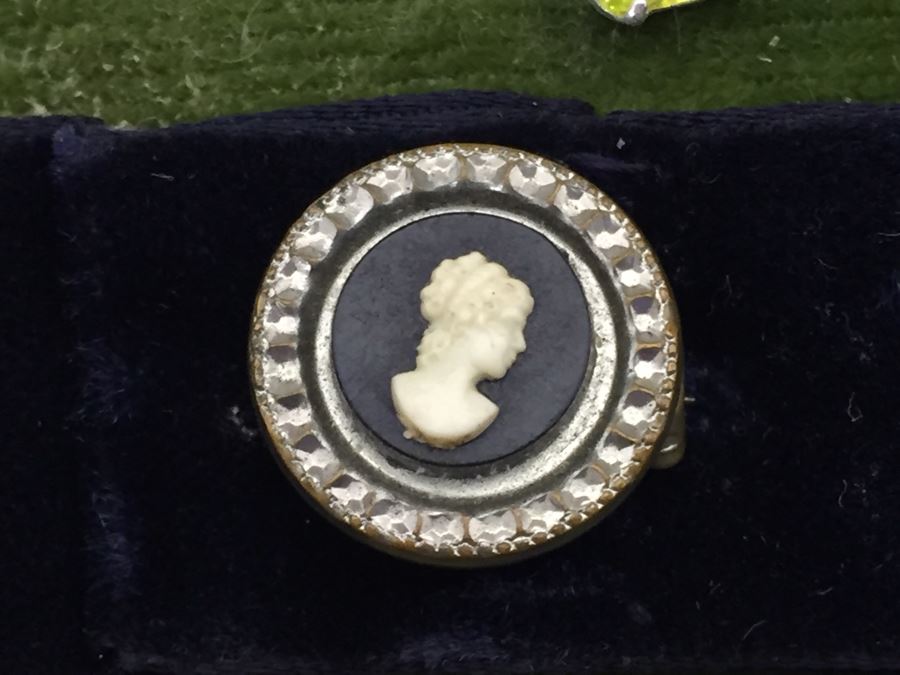 Vintage Tabletop Jewelry Box With 2-Drawers Filled With Costume Jewelry [Photo 17]