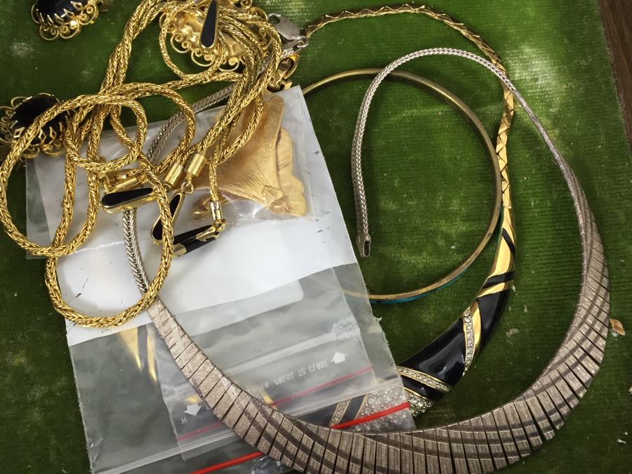 Vintage Tabletop Jewelry Box With 2-Drawers Filled With Costume Jewelry [Photo 19]