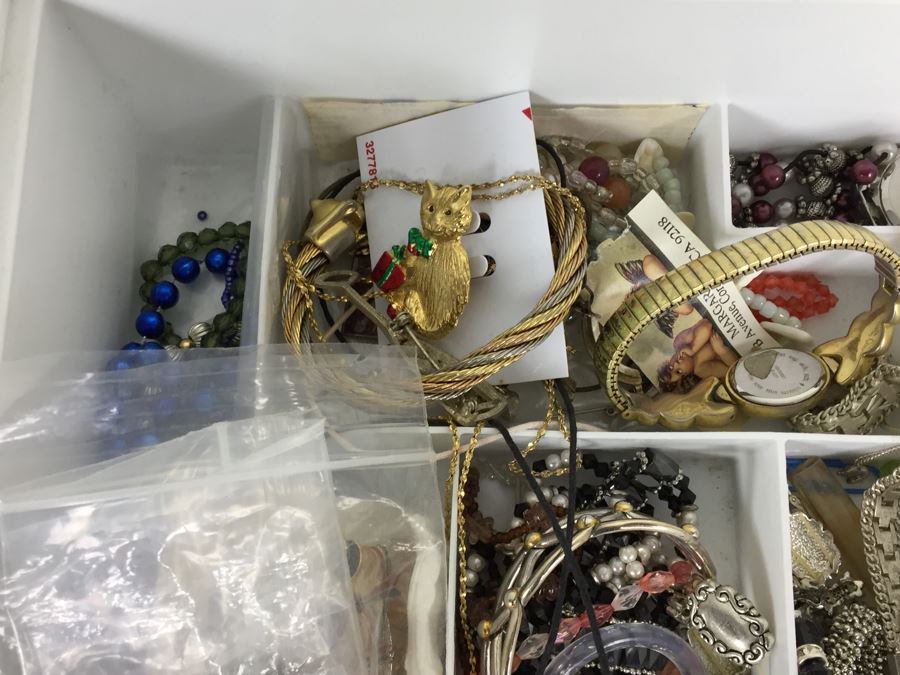 Costume Jewelry Lot [Photo 4]