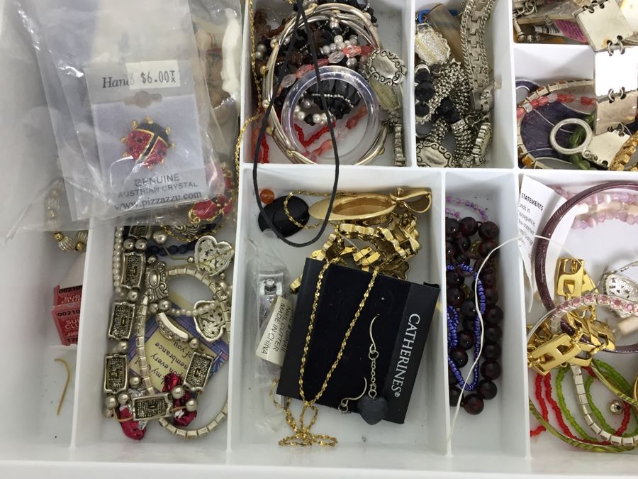 Costume Jewelry Lot [Photo 7]