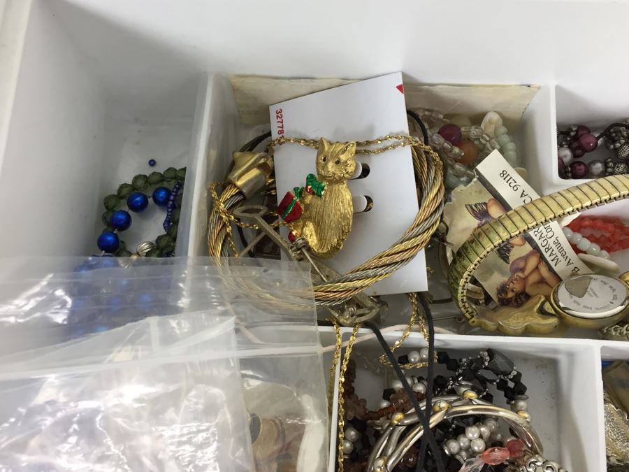 Costume Jewelry Lot [Photo 8]