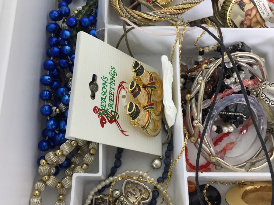 Costume Jewelry Lot [Photo 12]