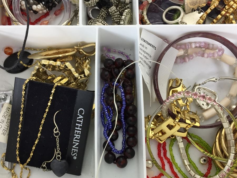 Costume Jewelry Lot [Photo 11]