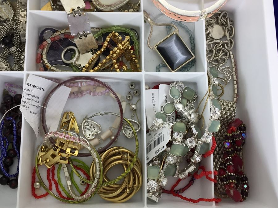 Costume Jewelry Lot [Photo 6]