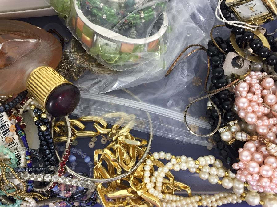 Costume Jewelry Lot [Photo 6]