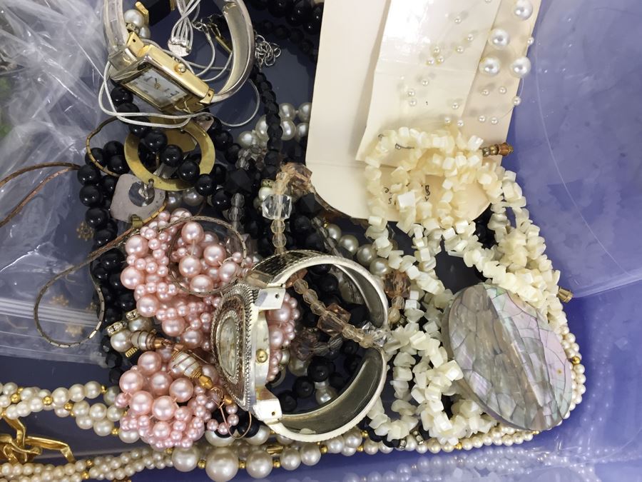 Costume Jewelry Lot [Photo 3]