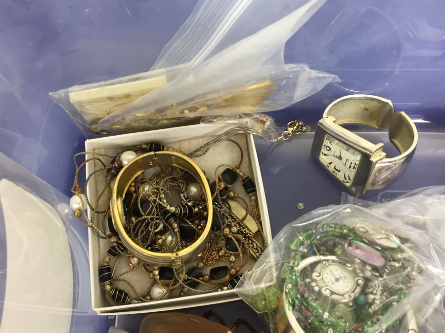 Costume Jewelry Lot [Photo 2]