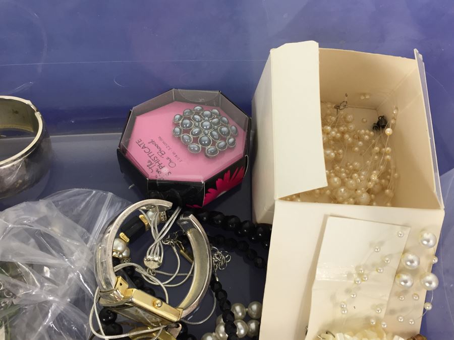 Costume Jewelry Lot [Photo 4]