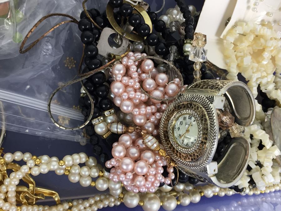 Costume Jewelry Lot [Photo 5]