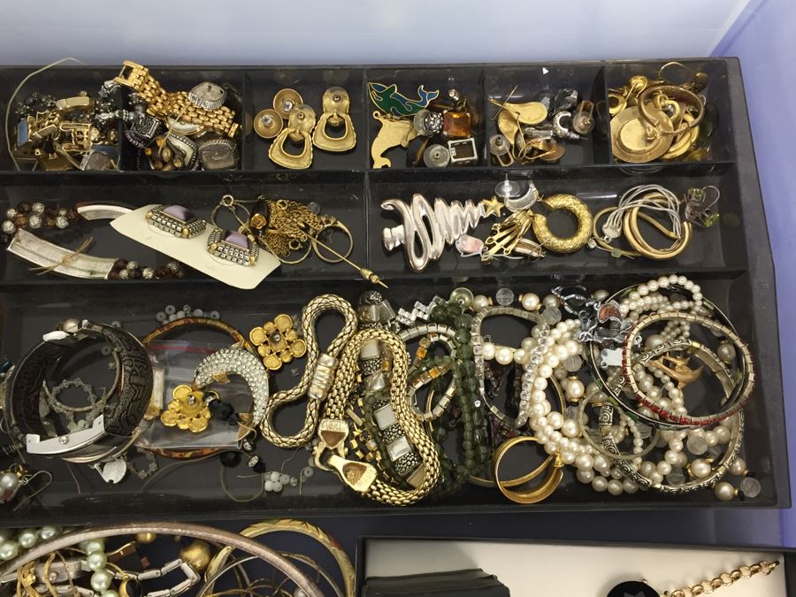 Costume Jewelry Lot [Photo 2]