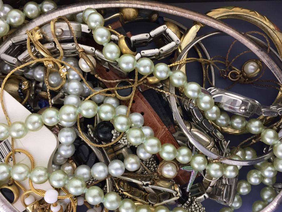 Costume Jewelry Lot [Photo 3]