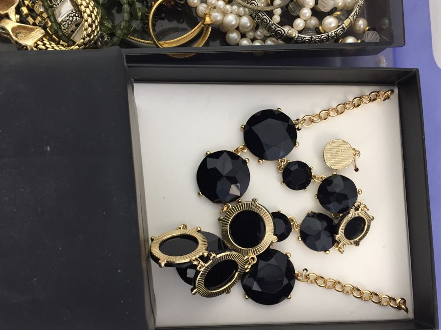 Costume Jewelry Lot [Photo 9]