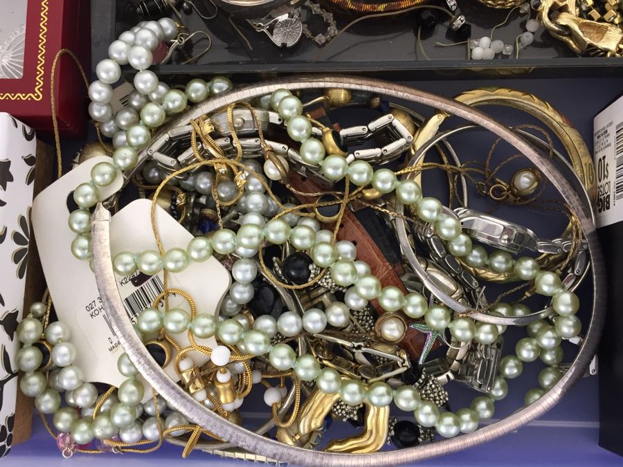 Costume Jewelry Lot [Photo 10]