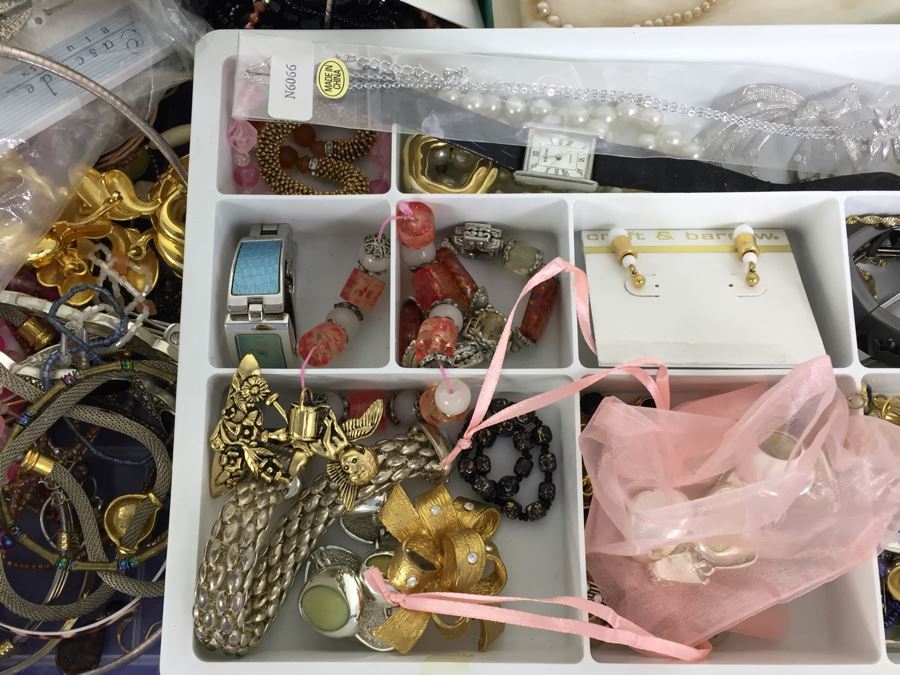 Costume Jewelry Lot [Photo 7]