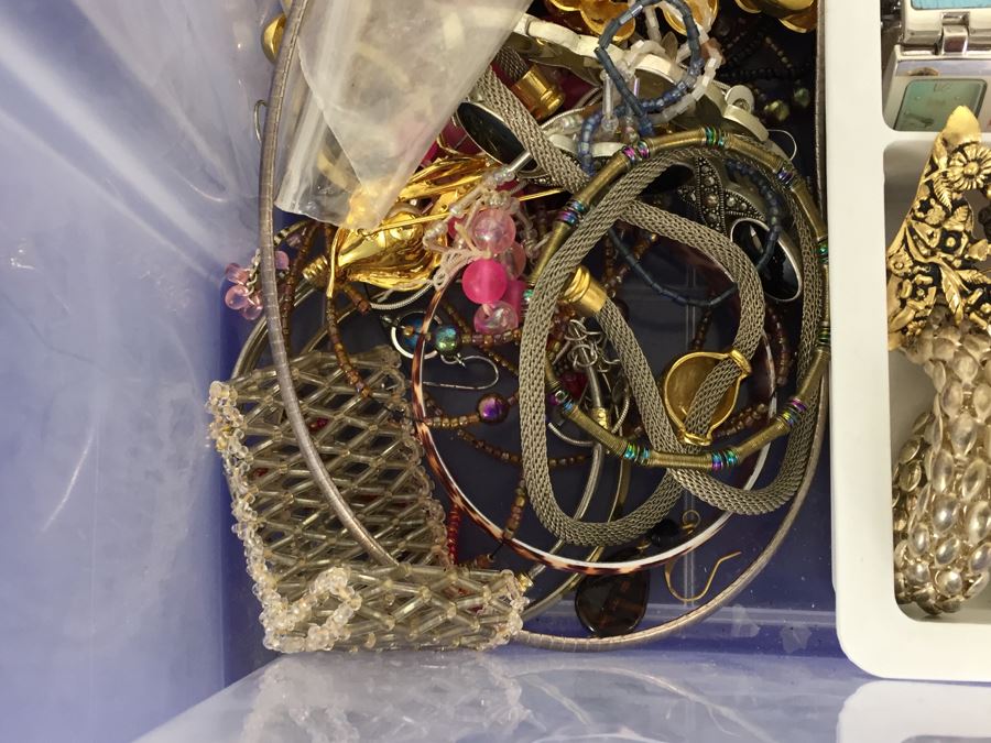Costume Jewelry Lot [Photo 8]