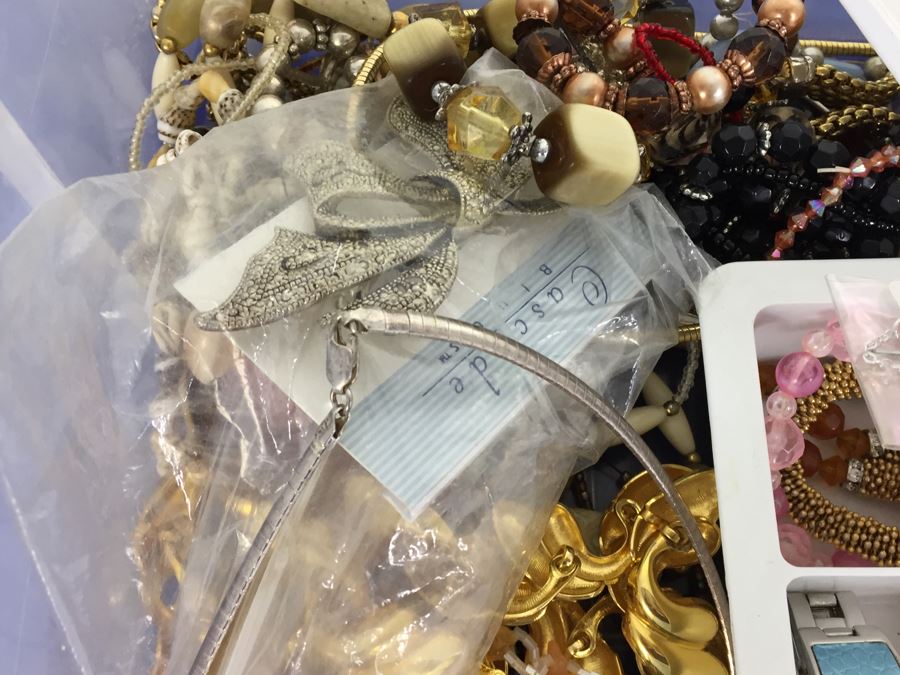 Costume Jewelry Lot [Photo 2]