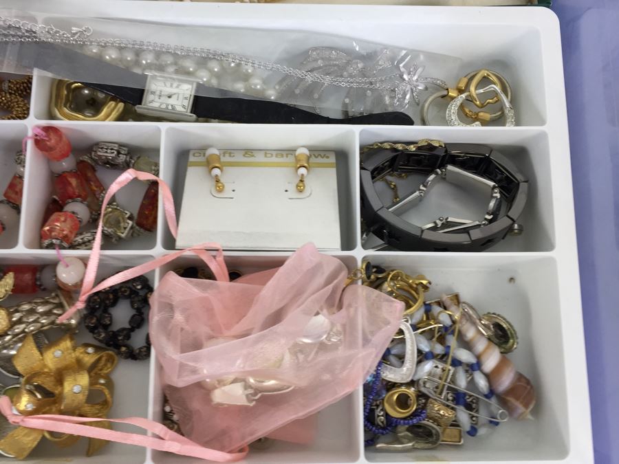 Costume Jewelry Lot [Photo 3]
