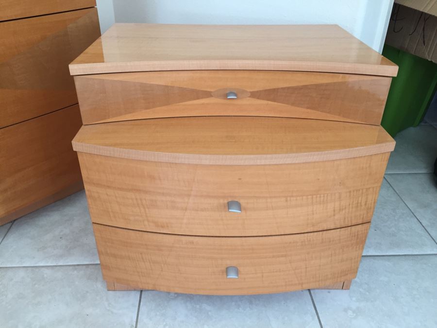 6-Piece Bedroom Set With 6-Drawer Dresser And Mirror, (2) Nightstands, Armoire And Cal King Bed With Mattress And Linens [Photo 4]