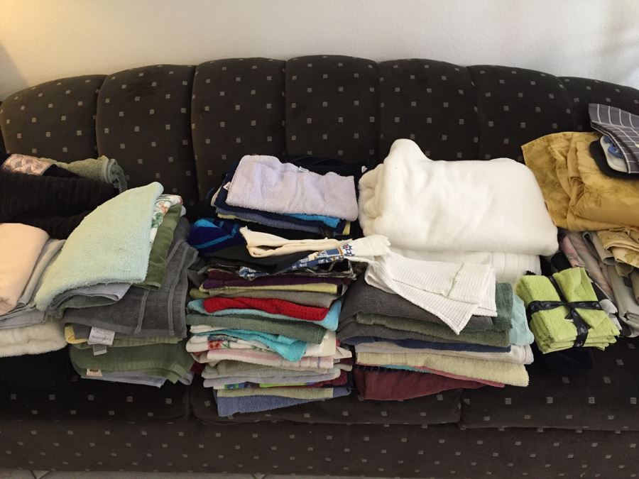 Towels, Bedding And Linen Lot [Photo 1]