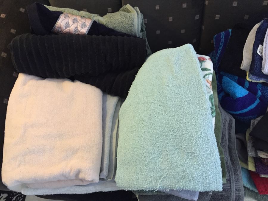 Towels, Bedding And Linen Lot [Photo 10]