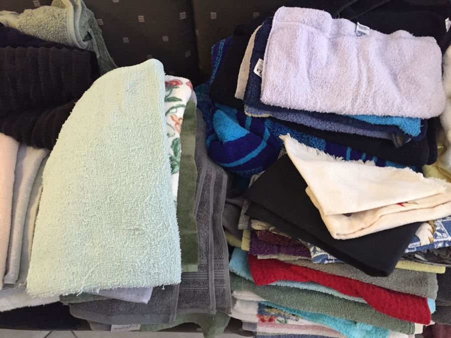 Towels, Bedding And Linen Lot [Photo 9]