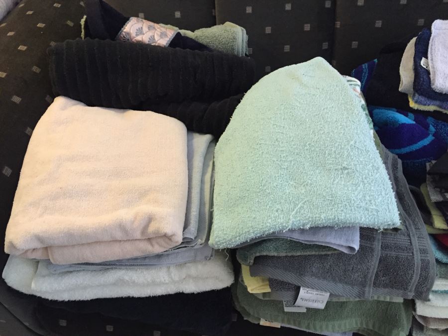 Towels, Bedding And Linen Lot [Photo 2]