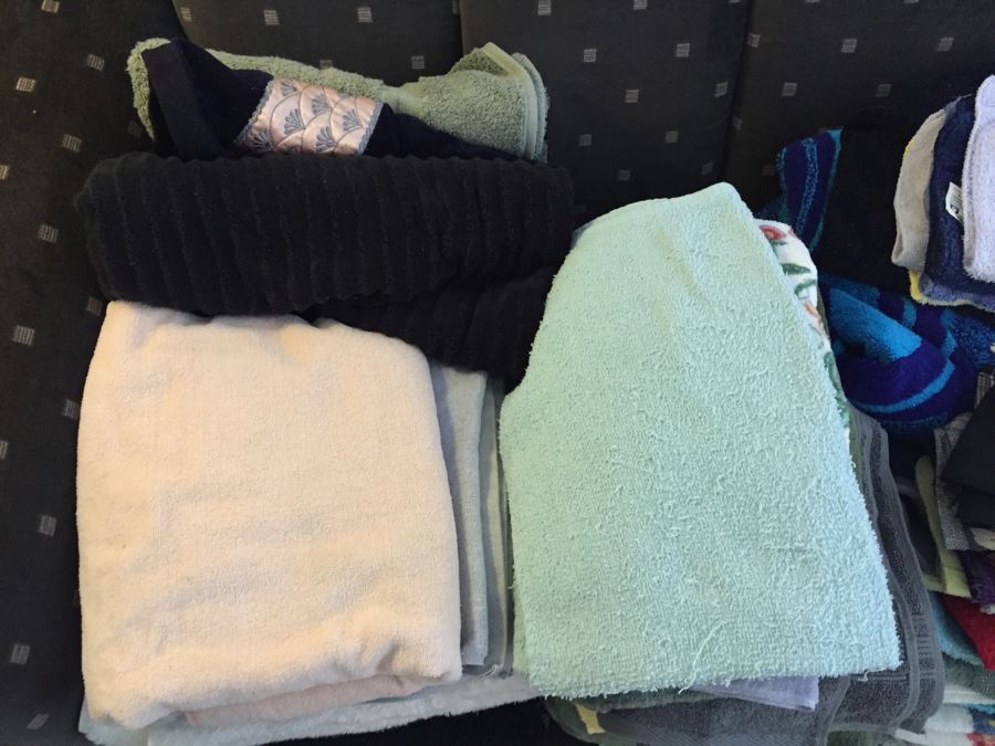 Towels, Bedding And Linen Lot [Photo 4]