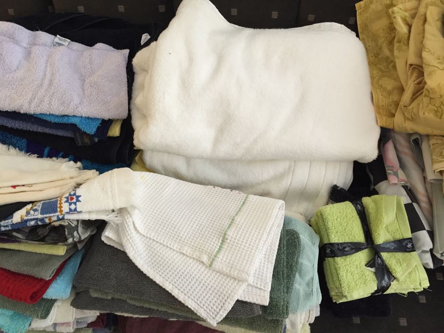 Towels, Bedding And Linen Lot [Photo 8]