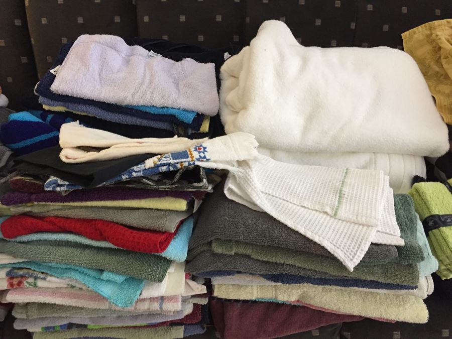 Towels, Bedding And Linen Lot [Photo 5]