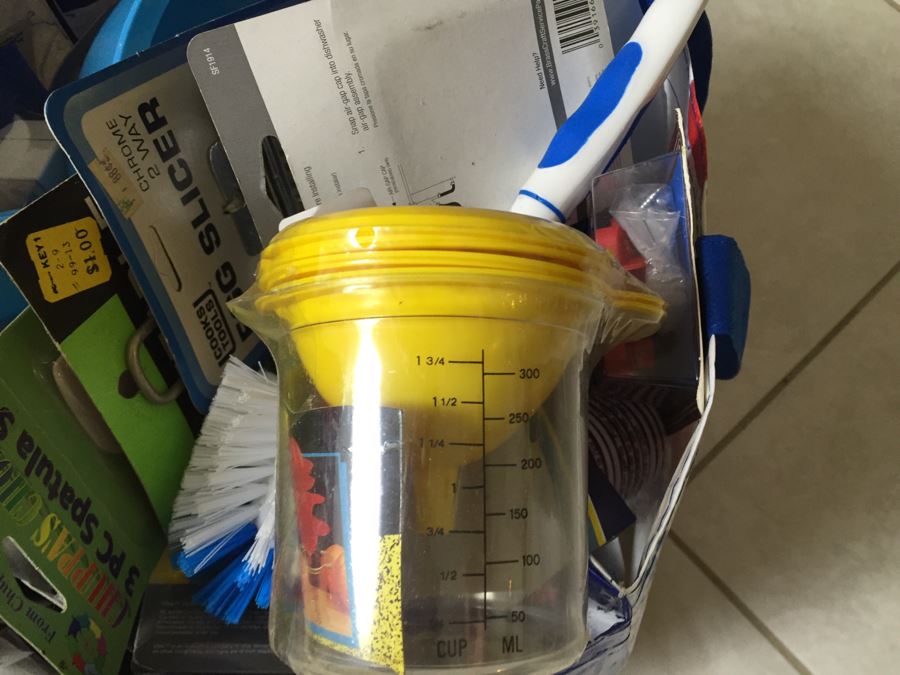 Box And Bag Mystery Lot Filled With Mostly New Items [Photo 8]