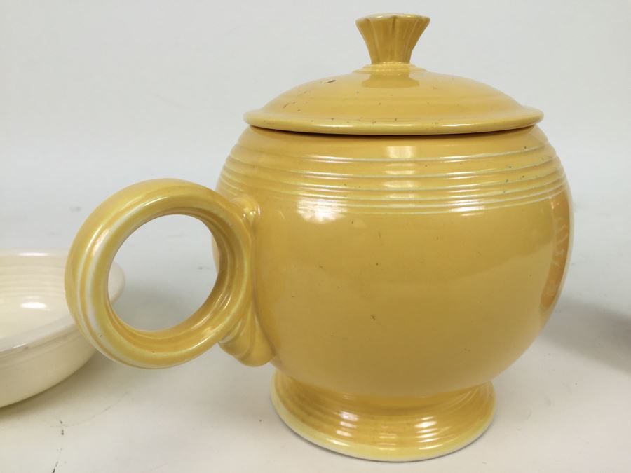 Yellow Fiesta HLC Teapot And White Fiesta HLC Bowl Plus Blue Vernon Kilns California Pottery [Photo 10]